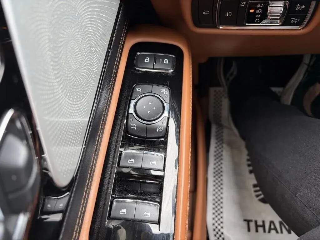 Lincoln Aviator photo 35