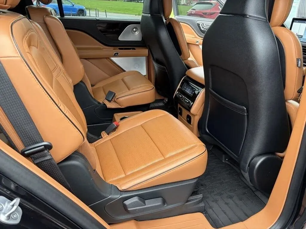 Lincoln Aviator photo 24