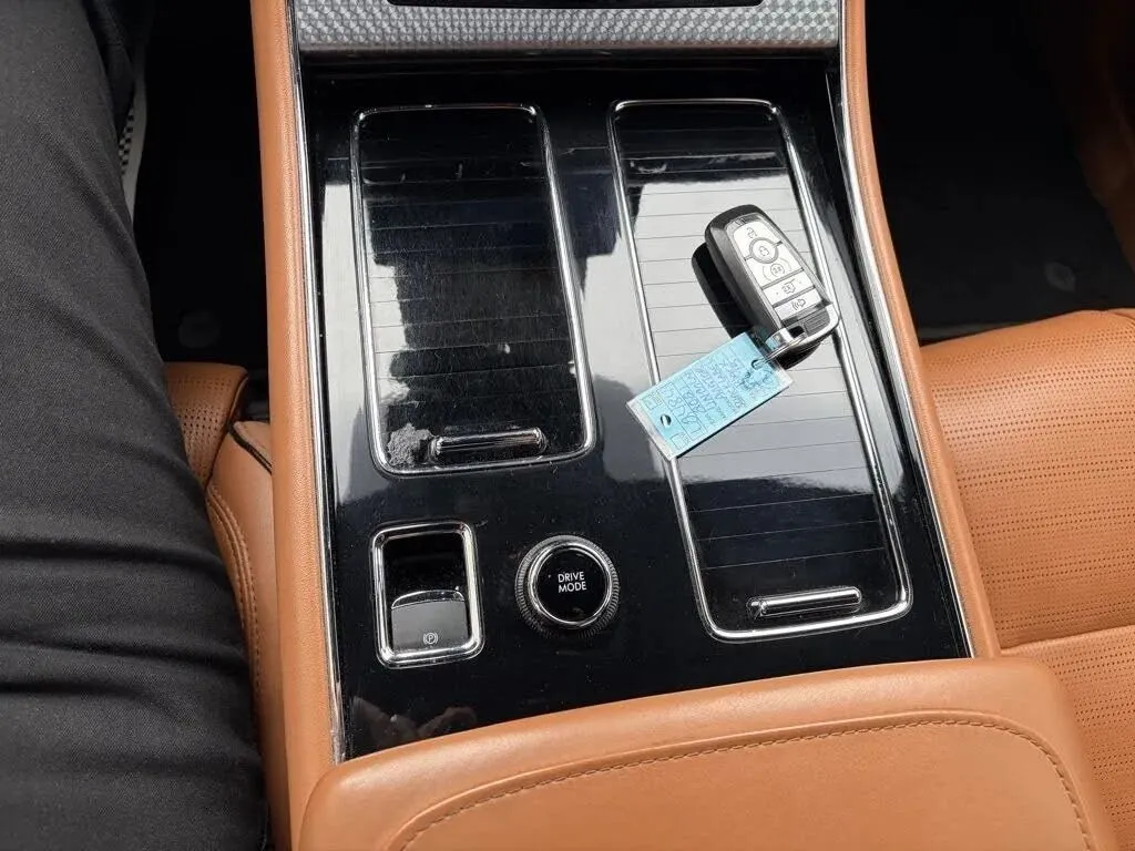 Lincoln Aviator photo 43