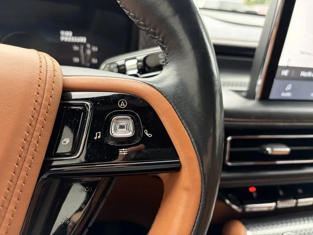 Lincoln Aviator photo 32