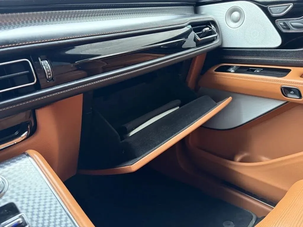 Lincoln Aviator photo 47