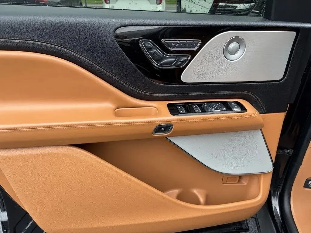 Lincoln Aviator photo 18