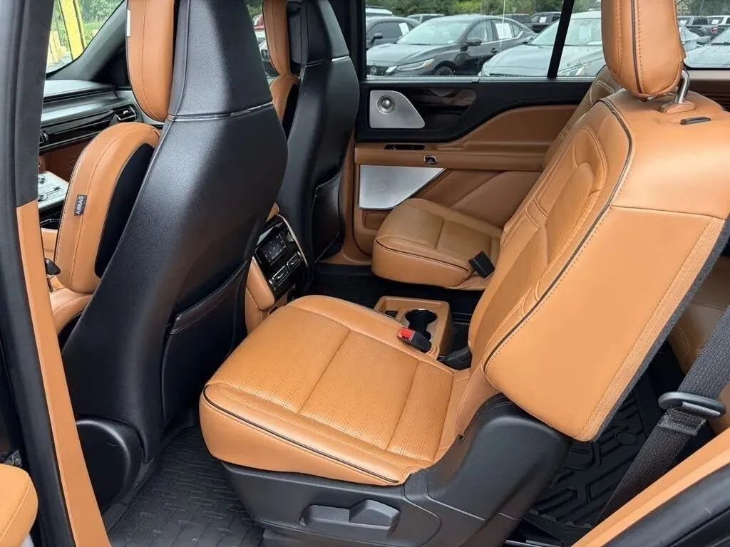 Lincoln Aviator photo 19