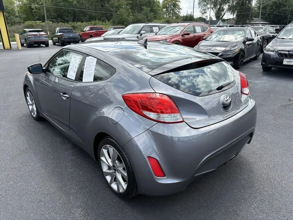 Hyundai Veloster photo 5