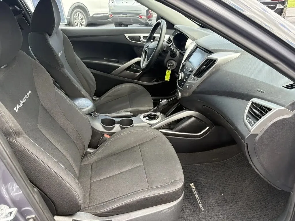 Hyundai Veloster photo 29