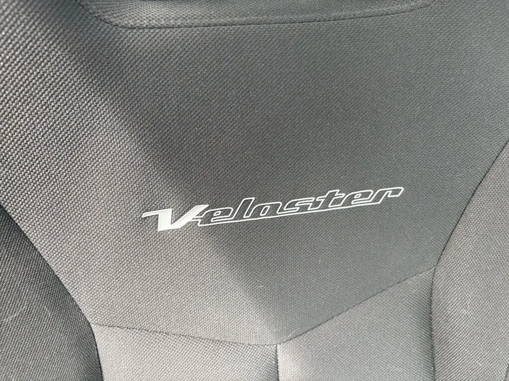Hyundai Veloster photo 24