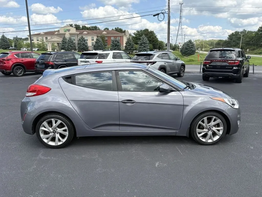 Hyundai Veloster photo 8