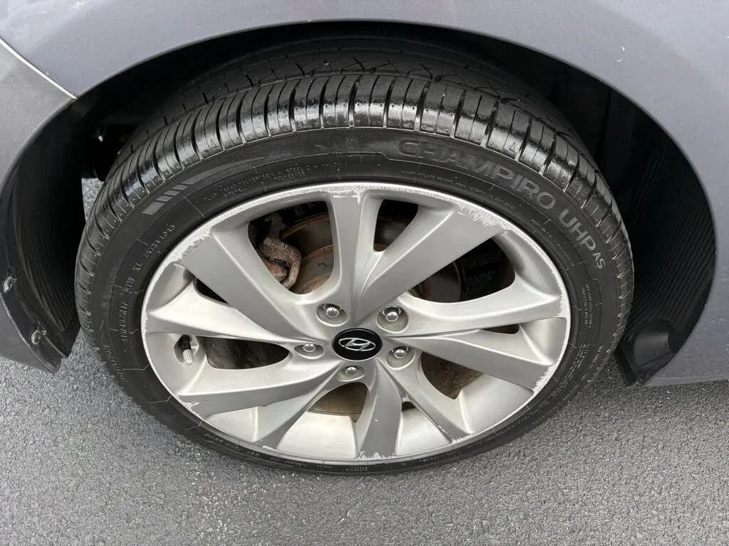 Hyundai Veloster photo 32