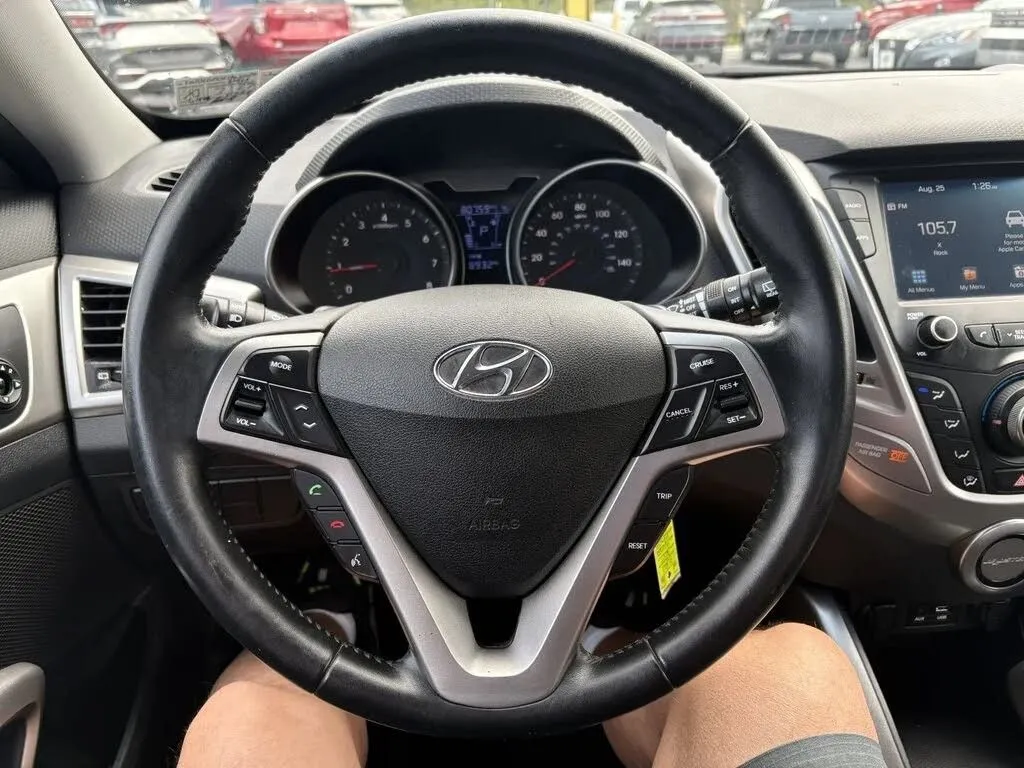Hyundai Veloster photo 9