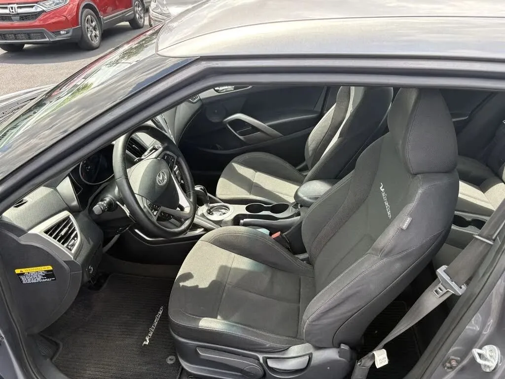 Hyundai Veloster photo 23