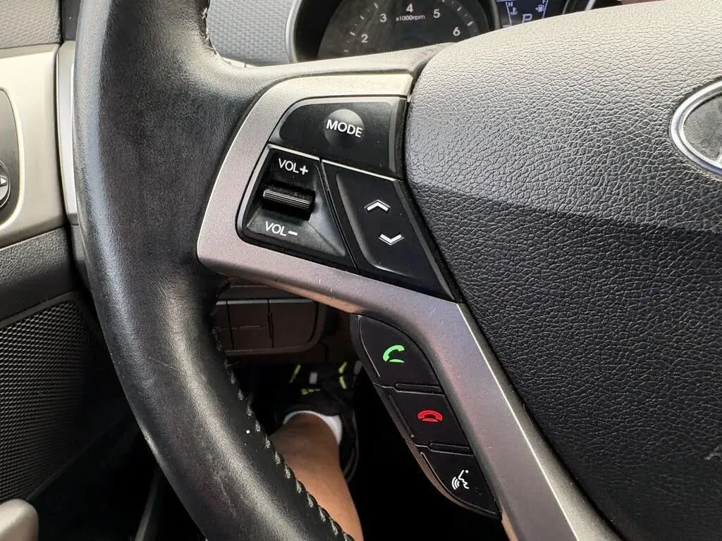Hyundai Veloster photo 10