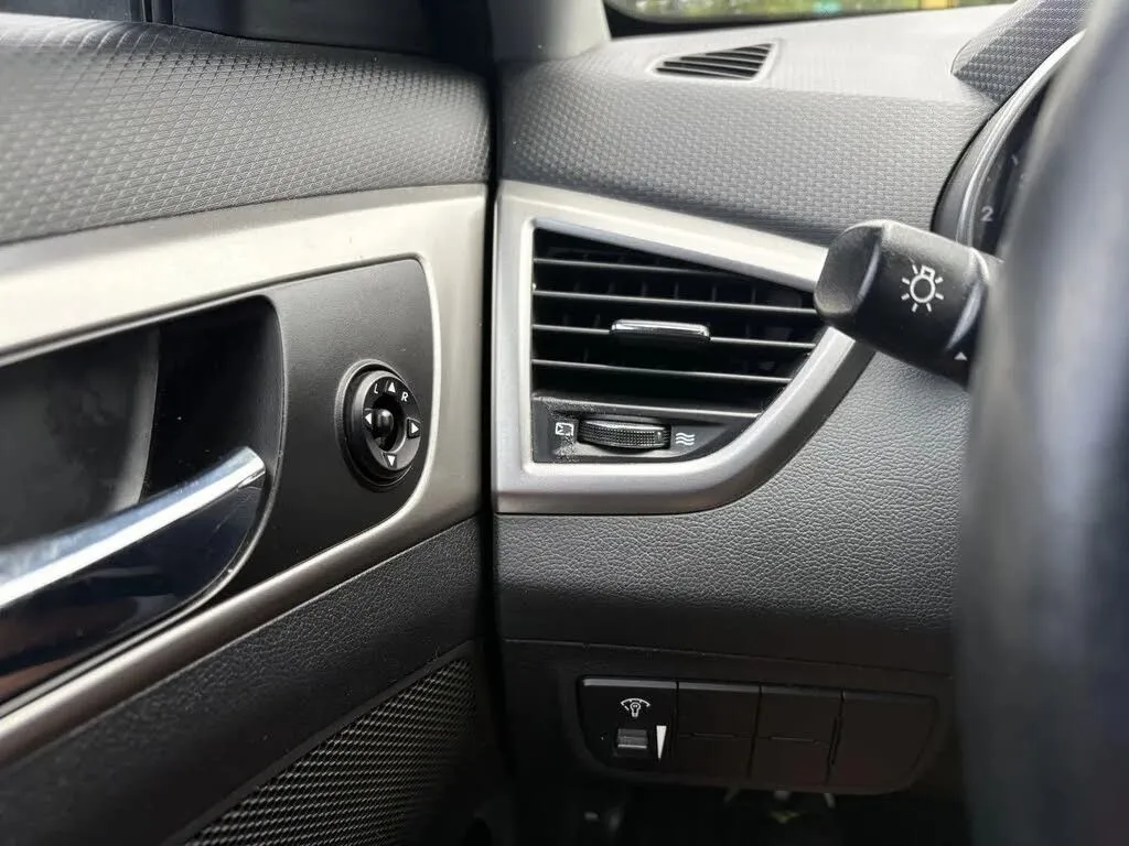 Hyundai Veloster photo 18