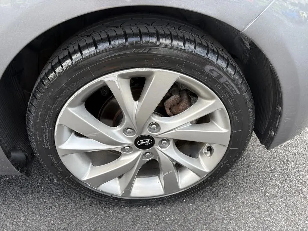Hyundai Veloster photo 30
