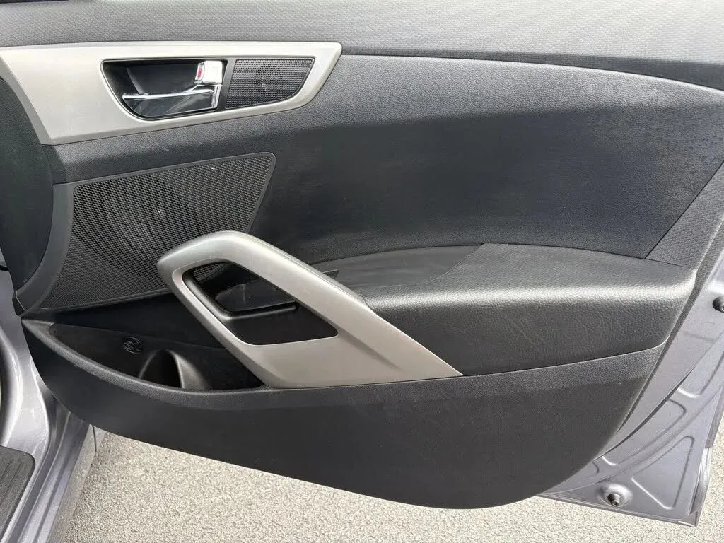 Hyundai Veloster photo 28