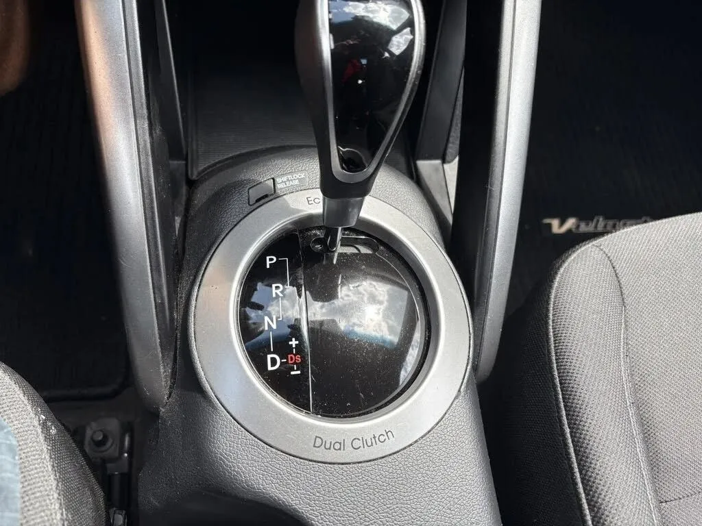 Hyundai Veloster photo 21