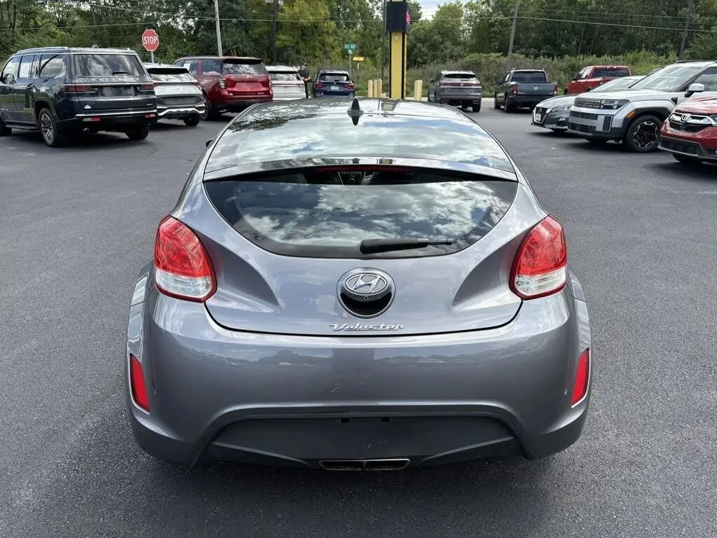 Hyundai Veloster photo 6