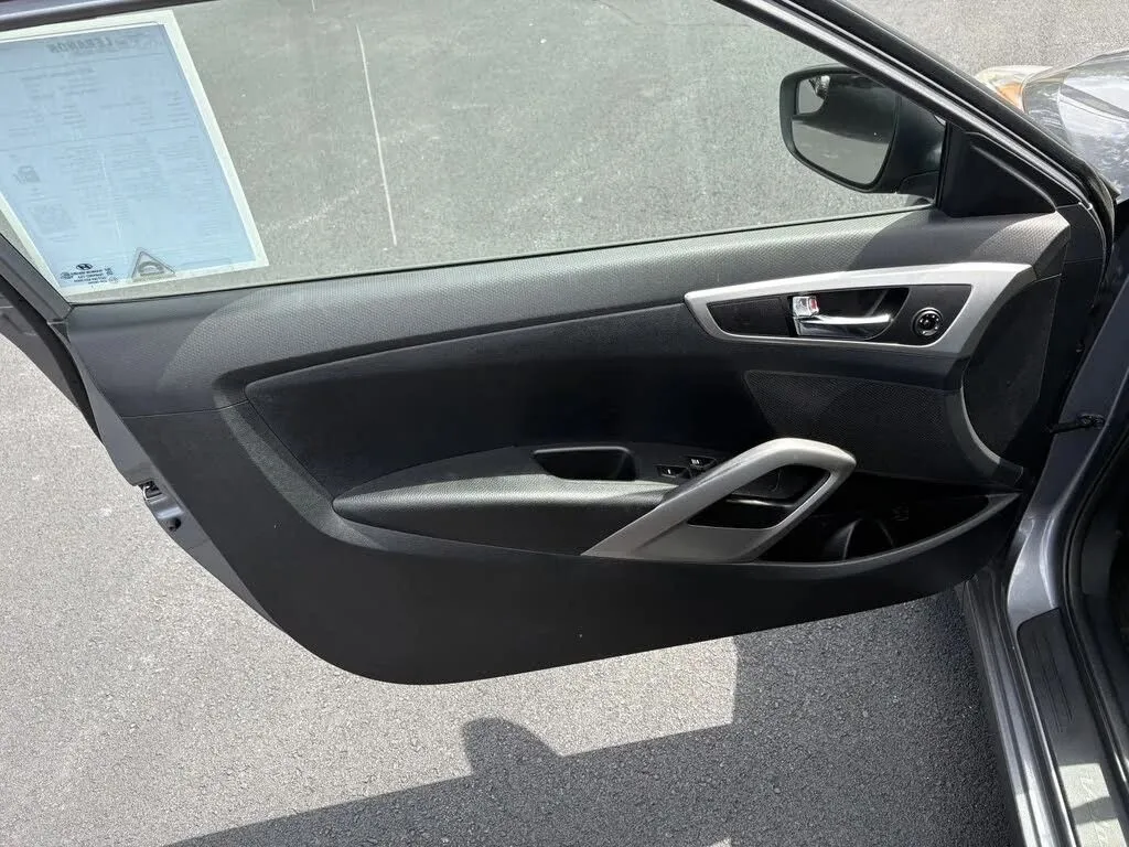 Hyundai Veloster photo 22