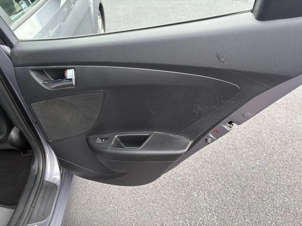Hyundai Veloster photo 26