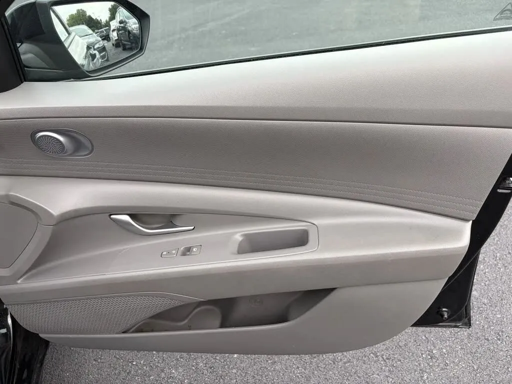 Hyundai Elantra photo 23
