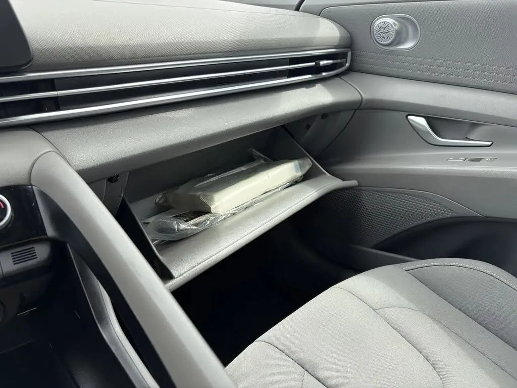 Hyundai Elantra photo 38