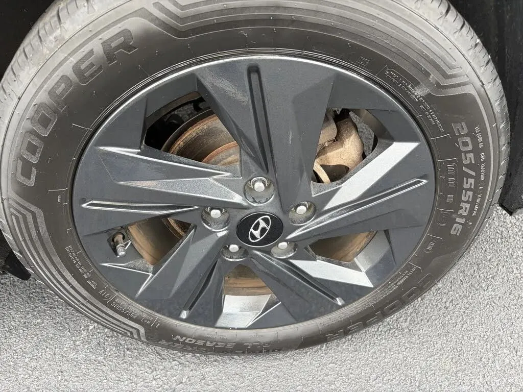 Hyundai Elantra photo 13
