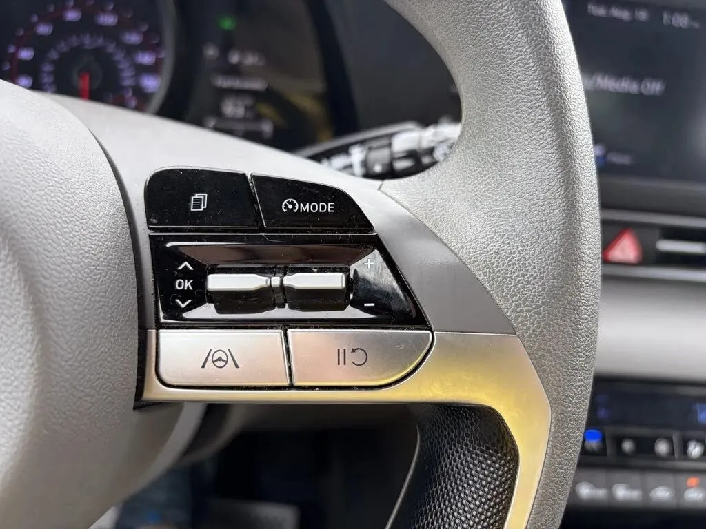 Hyundai Elantra photo 26