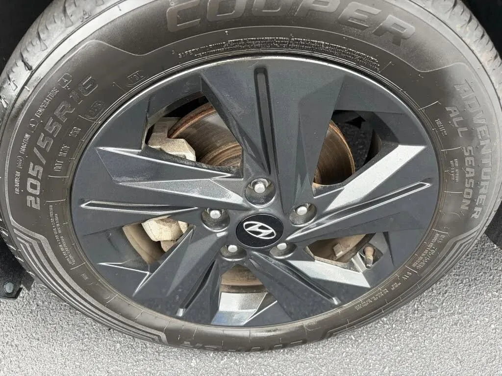 Hyundai Elantra photo 12