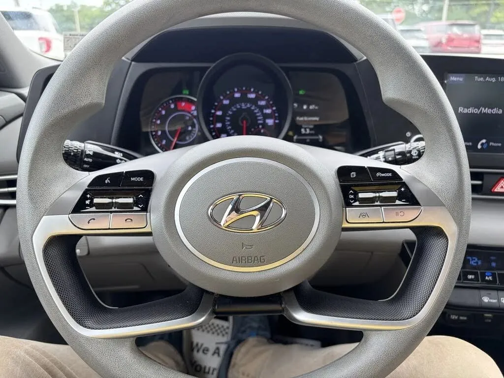 Hyundai Elantra photo 25