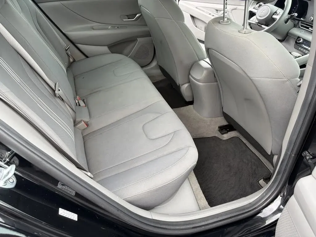 Hyundai Elantra photo 20