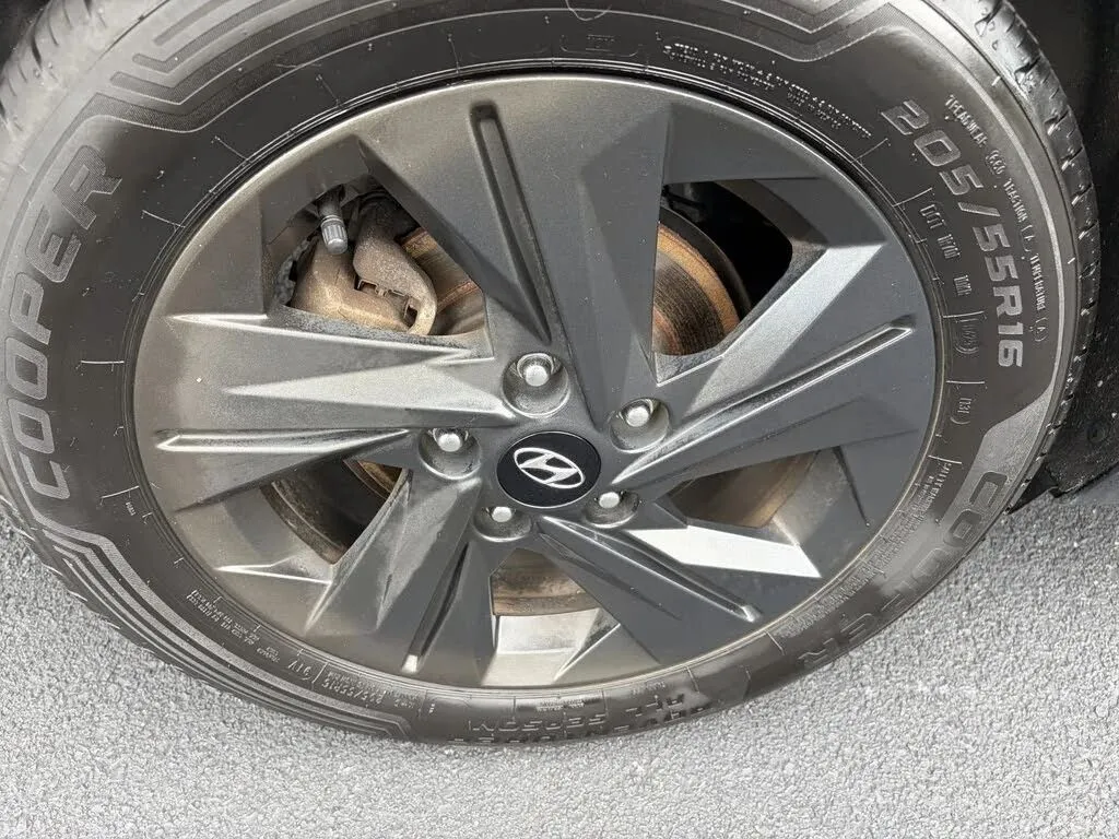 Hyundai Elantra photo 10