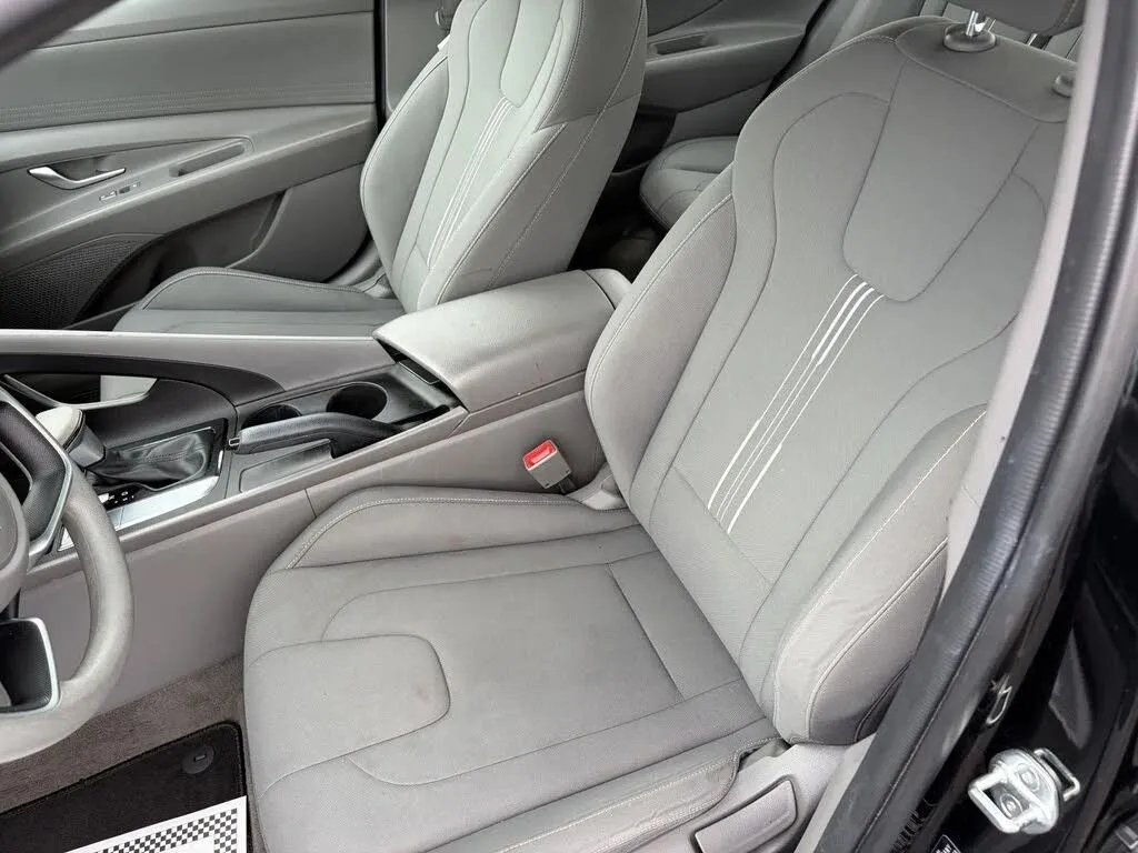 Hyundai Elantra photo 15
