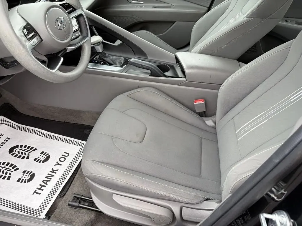 Hyundai Elantra photo 14