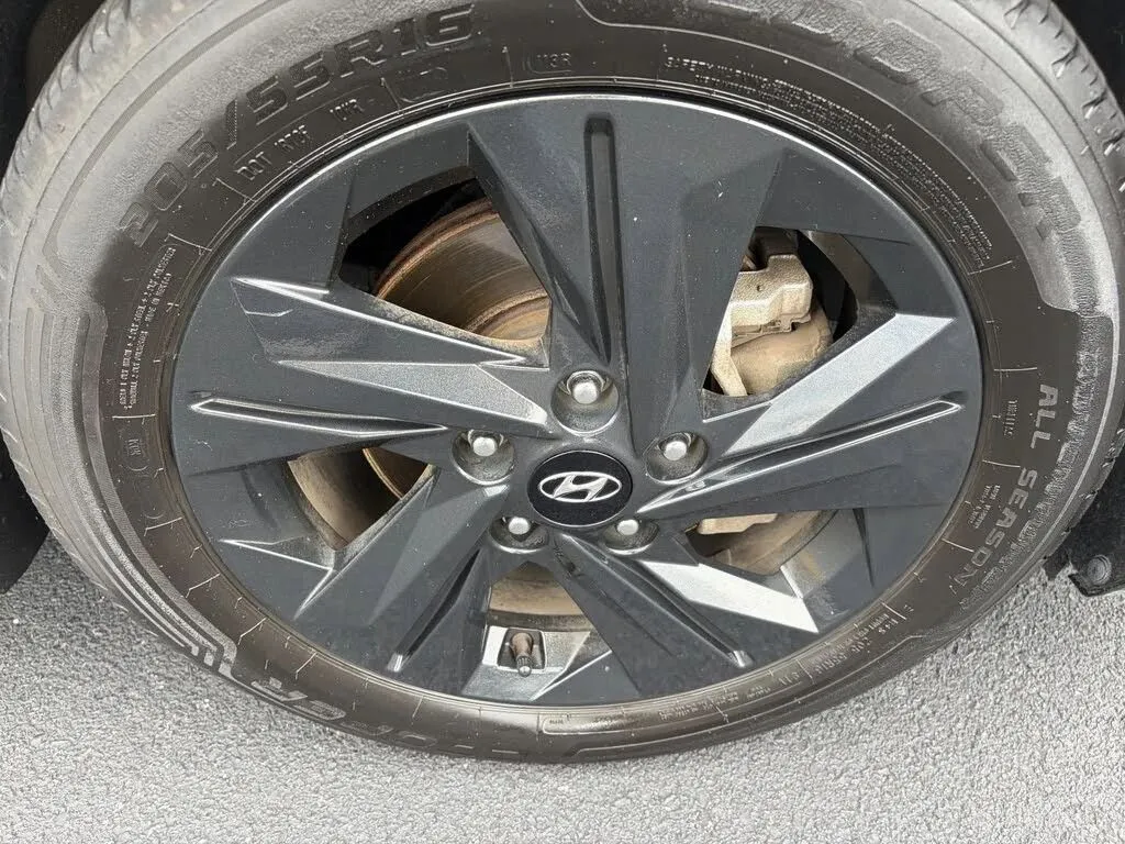 Hyundai Elantra photo 11