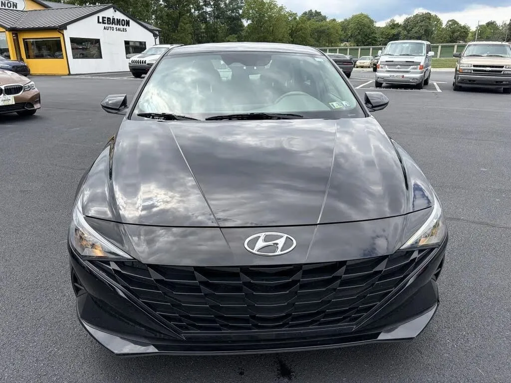 Hyundai Elantra photo 2