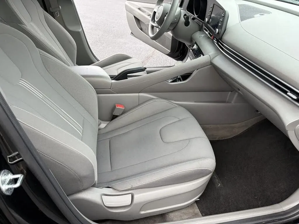 Hyundai Elantra photo 22