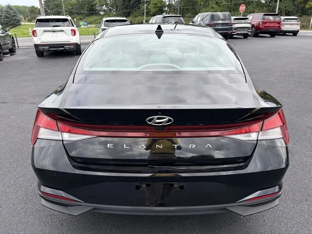 Hyundai Elantra photo 6