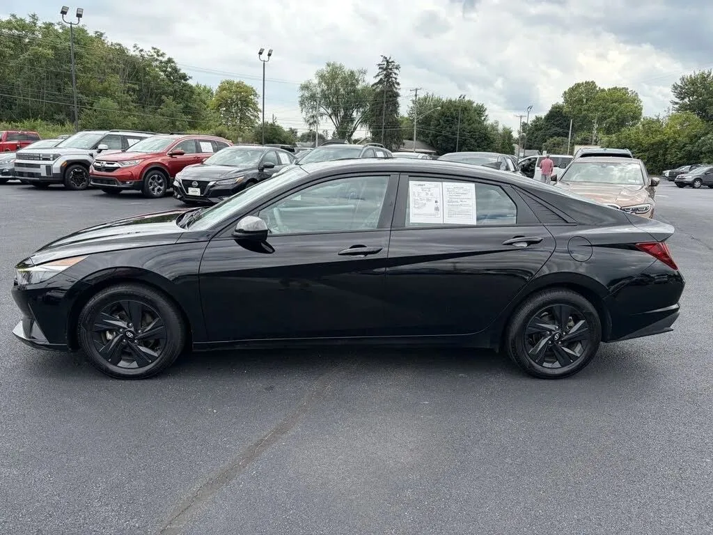 Hyundai Elantra photo 4
