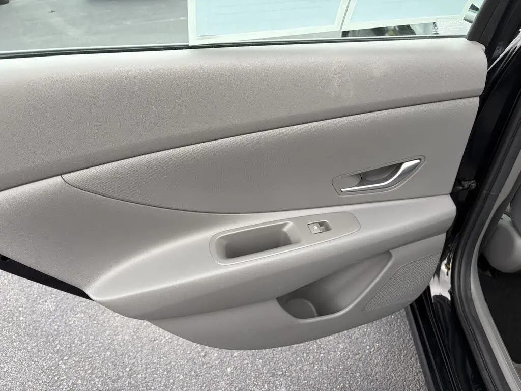 Hyundai Elantra photo 18