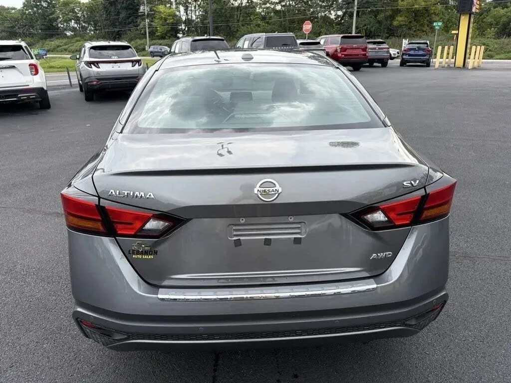 Nissan Altima photo 6