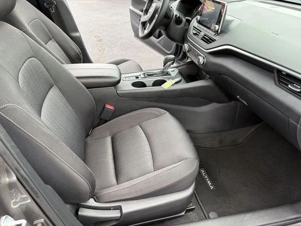 Nissan Altima photo 25