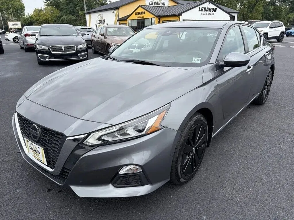 Nissan Altima photo 3