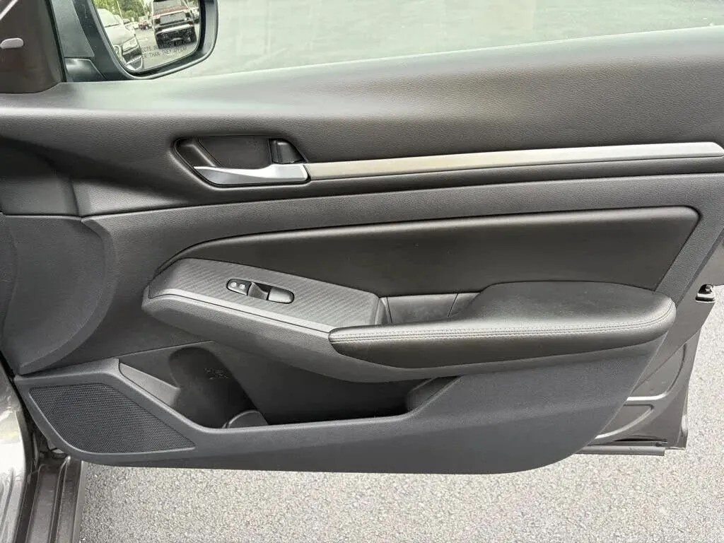 Nissan Altima photo 26