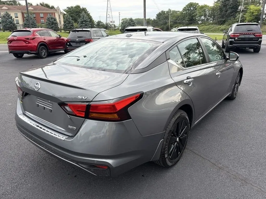 Nissan Altima photo 7