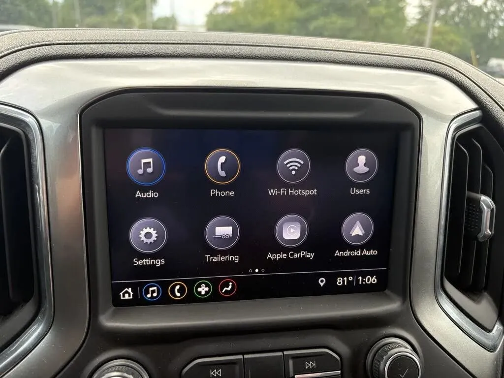 Chevrolet Silverado photo 18