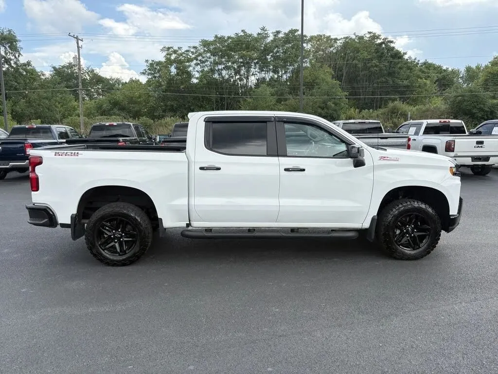 Chevrolet Silverado photo 11
