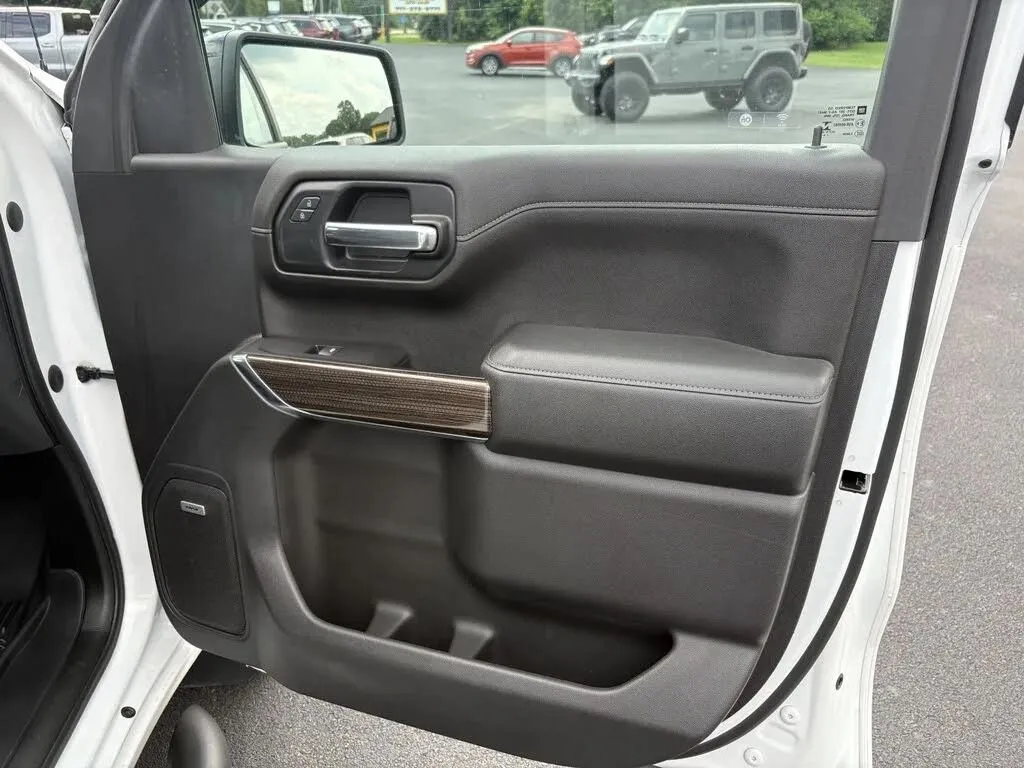 Chevrolet Silverado photo 35