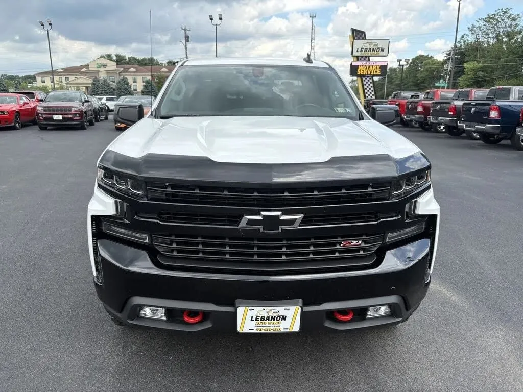 Chevrolet Silverado photo 2