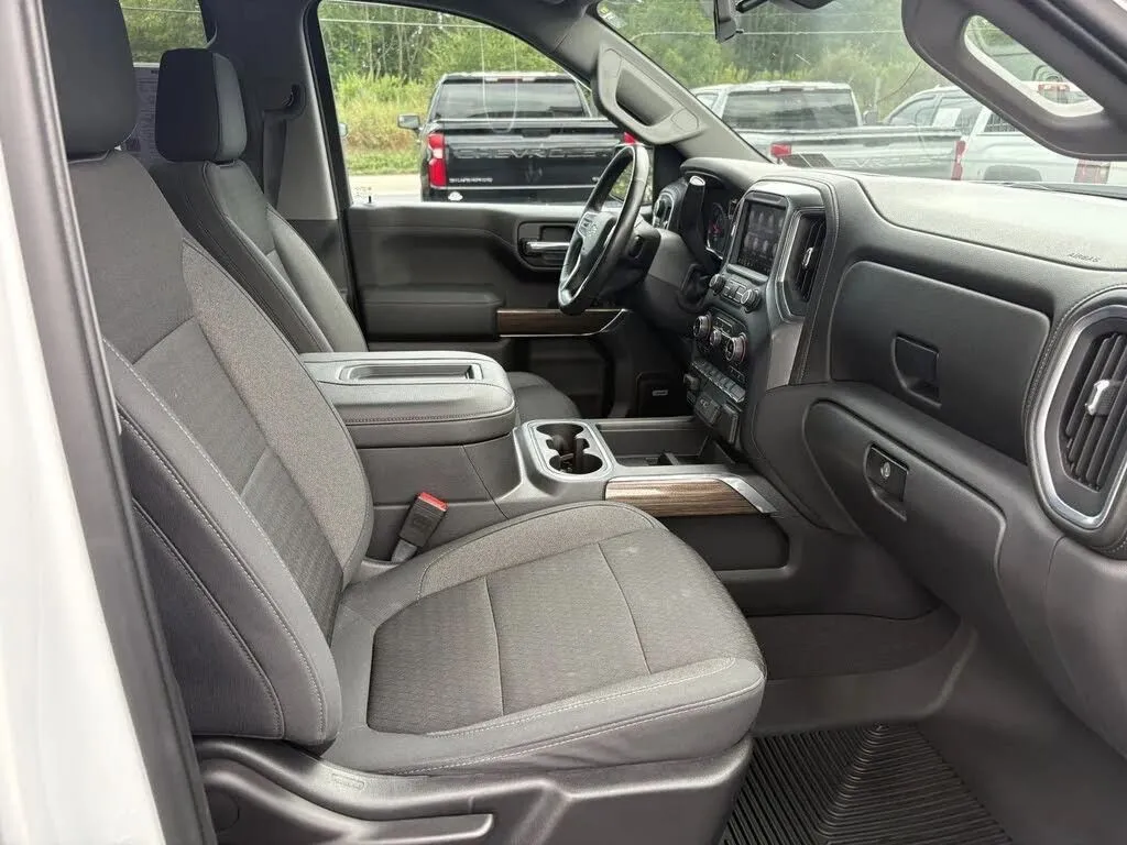 Chevrolet Silverado photo 36