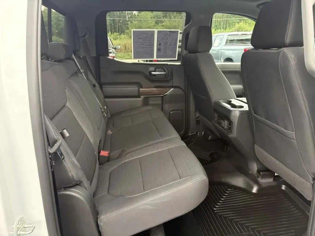 Chevrolet Silverado photo 33