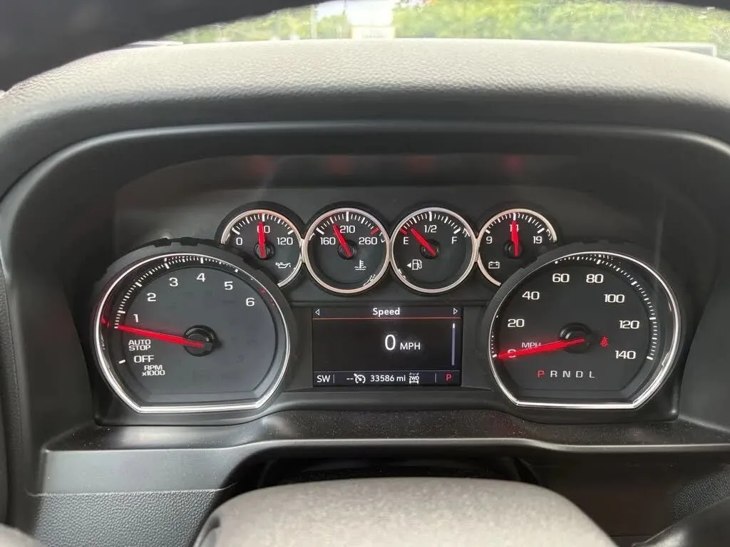 Chevrolet Silverado photo 17